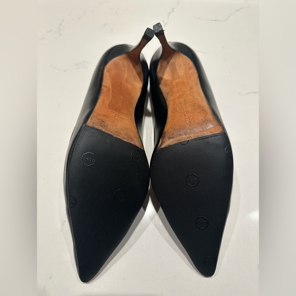 Manolo Blahnik Classic Black Leather Heels - size 9 / IT 39 - Picture 6 of 7